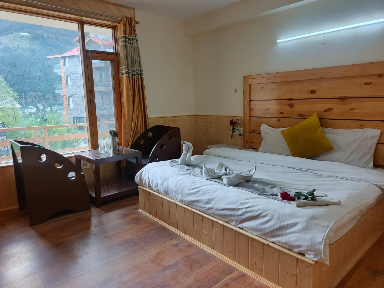 Hotel Divine Hills luxury room